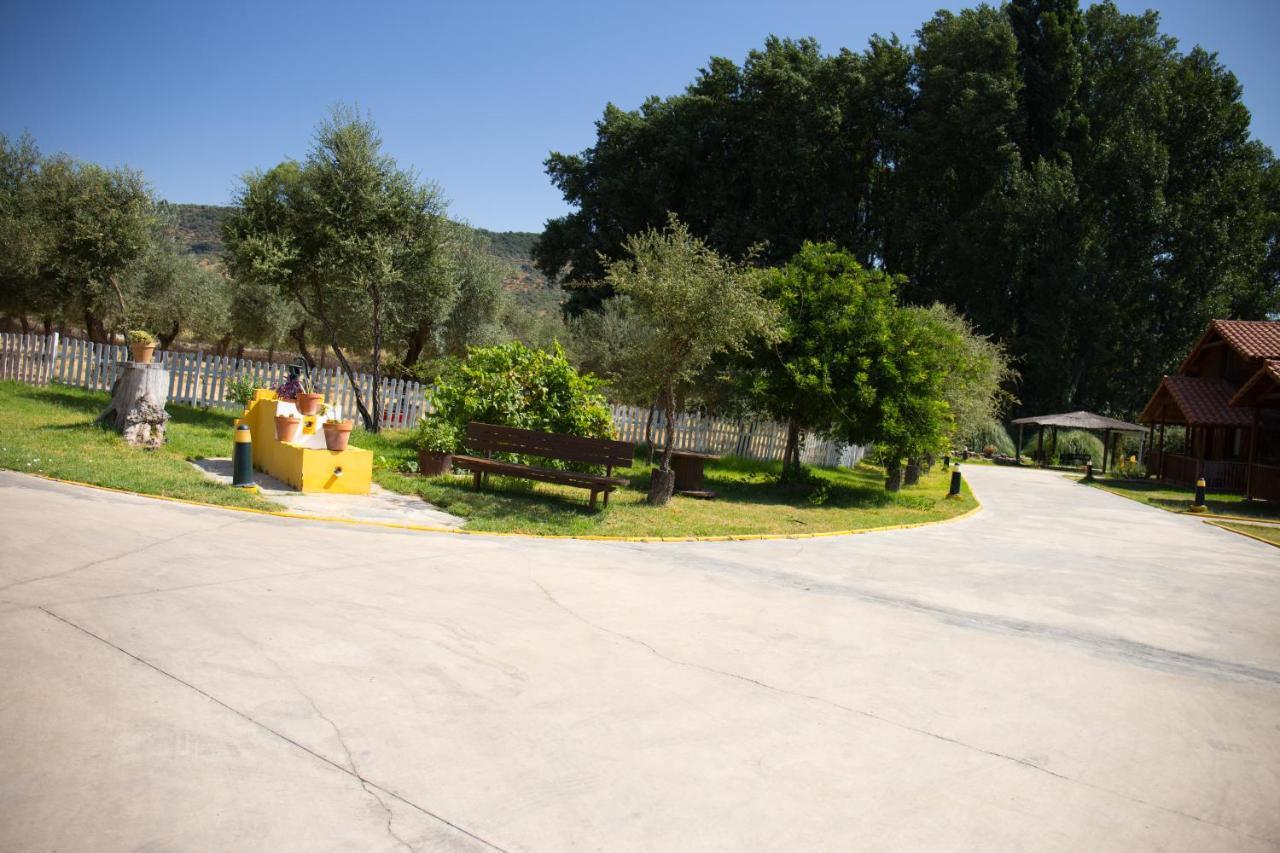 El Venero De Mostoles Constantina Exteriér fotografie