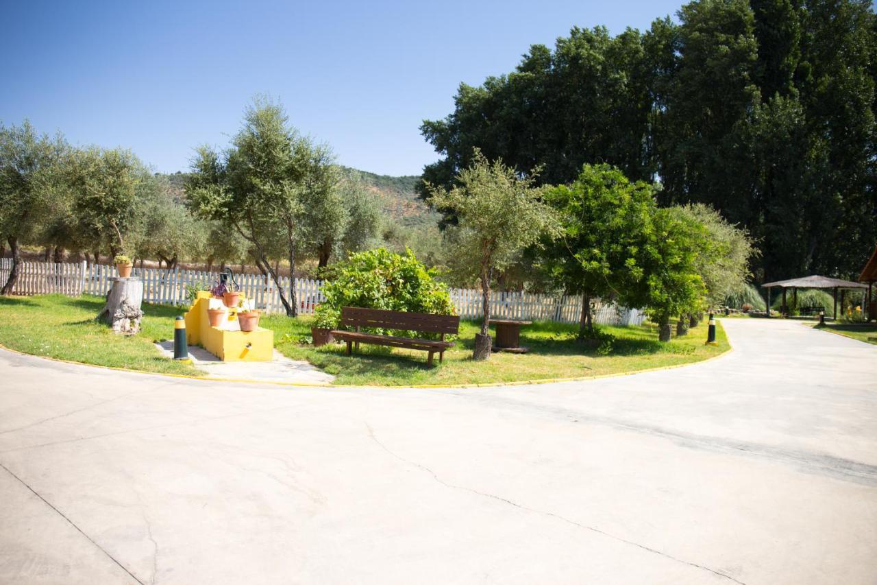 El Venero De Mostoles Constantina Exteriér fotografie